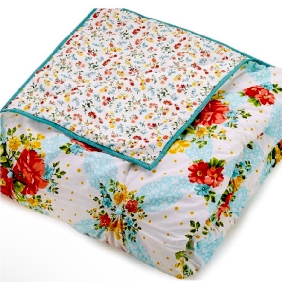 The Pioneer Woman Vintage Floral Quilt ONLY - Size King NEW - Picture 2 of 3